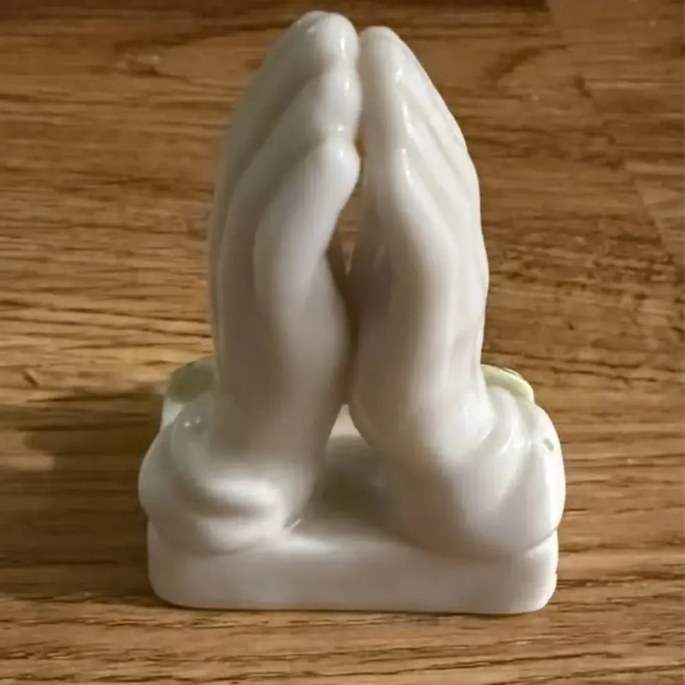 Vintage Bone China Praying Hands Figurine ✝️ LEC Taiwan ROC w/ Roses Religious